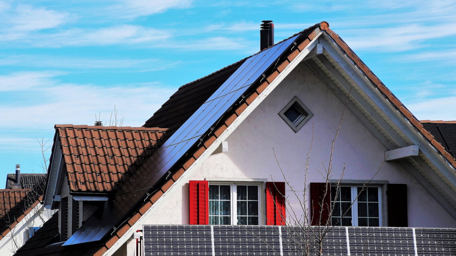 Alle nybygg skal videre utstyres med solceller innen 2028.