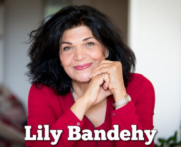 Lily Bandehy er politisk flyktning fra Iran. Hun flyktet fra Khomeini-regimet og kom til Norge i 1988.
